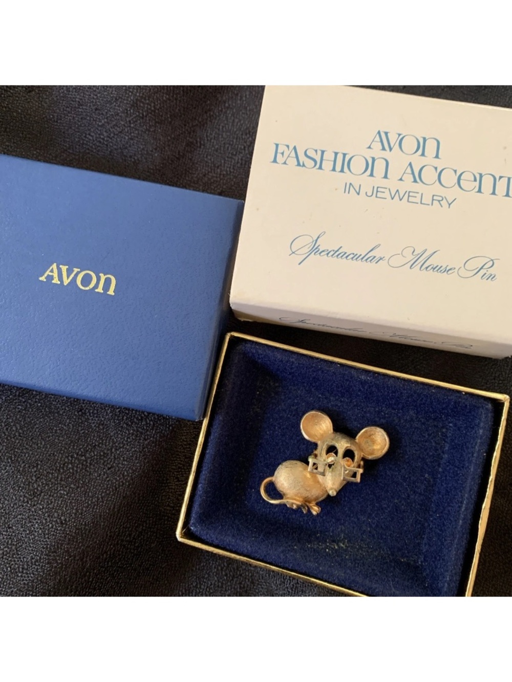 Vintage Avon Spectacular Gold Tone Mouse Pin 1973
